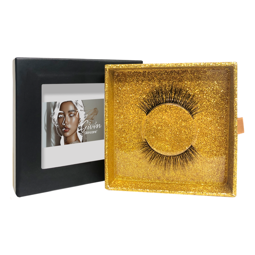 viaGlamour image of a Eyelashes